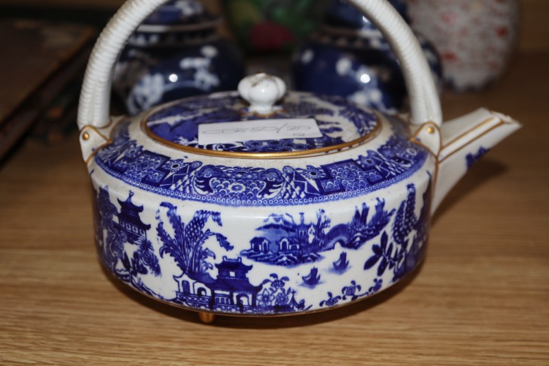 Three small early 19th century Davenport Ironstone dessert dishes, four Chinese ginger jars and a Royal Worcester blue and white tea ke